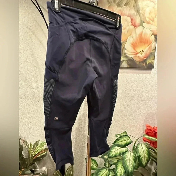 Lululemon Athletica cropped leggings size 4 - Picture 4 of 8